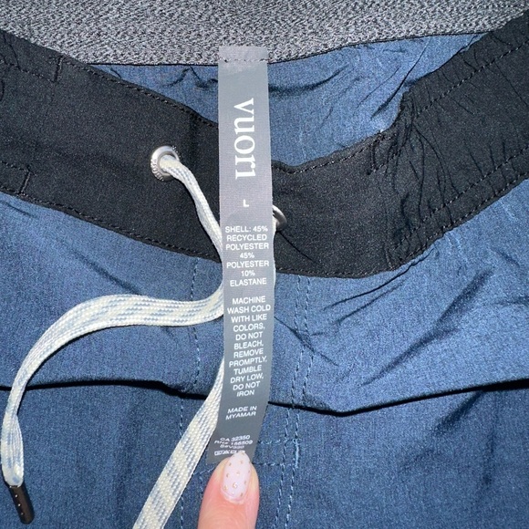 Vuori Men's Banks Shorts - Picture 4 of 4